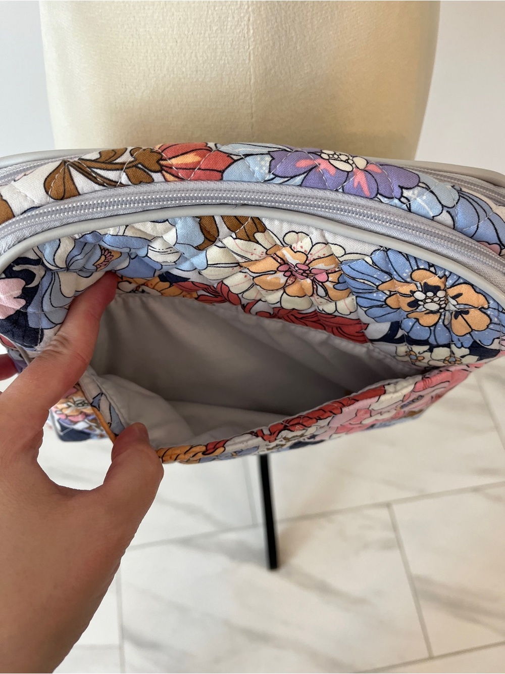 Vera Bradley floral crossbody - Picture 5 of 8